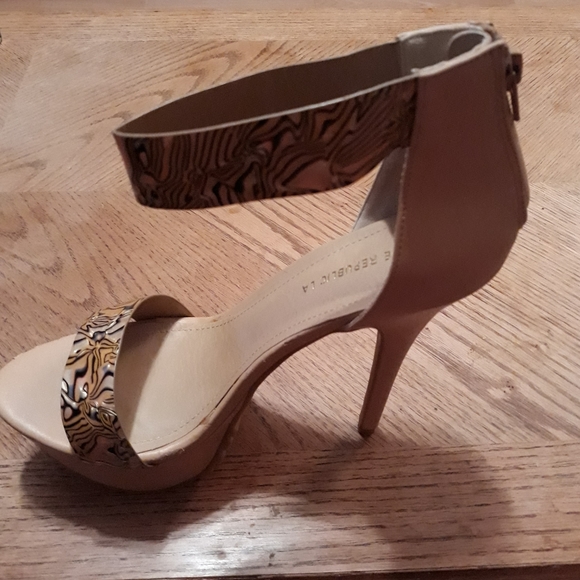 Shoes - Picture 3 of 3